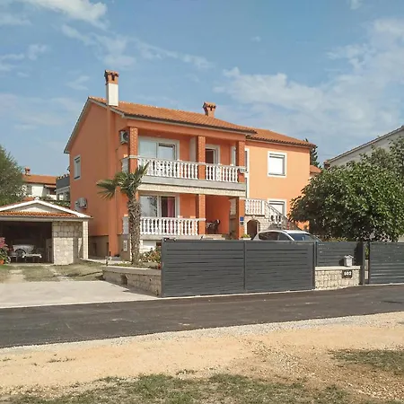 2 Bedroom Lovely In *