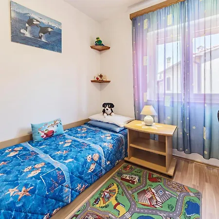 2 Bedroom Lovely In Appartement